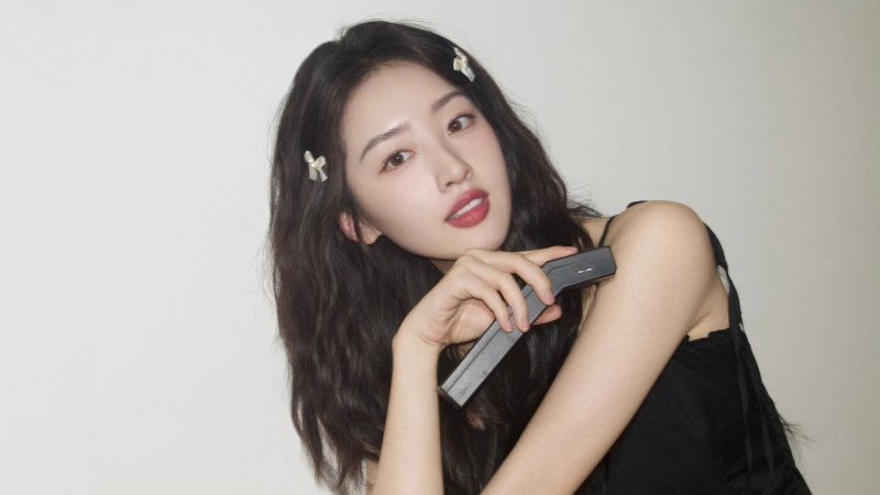 黑色裙子美女邓恩熙电脑壁纸_高清美女壁纸