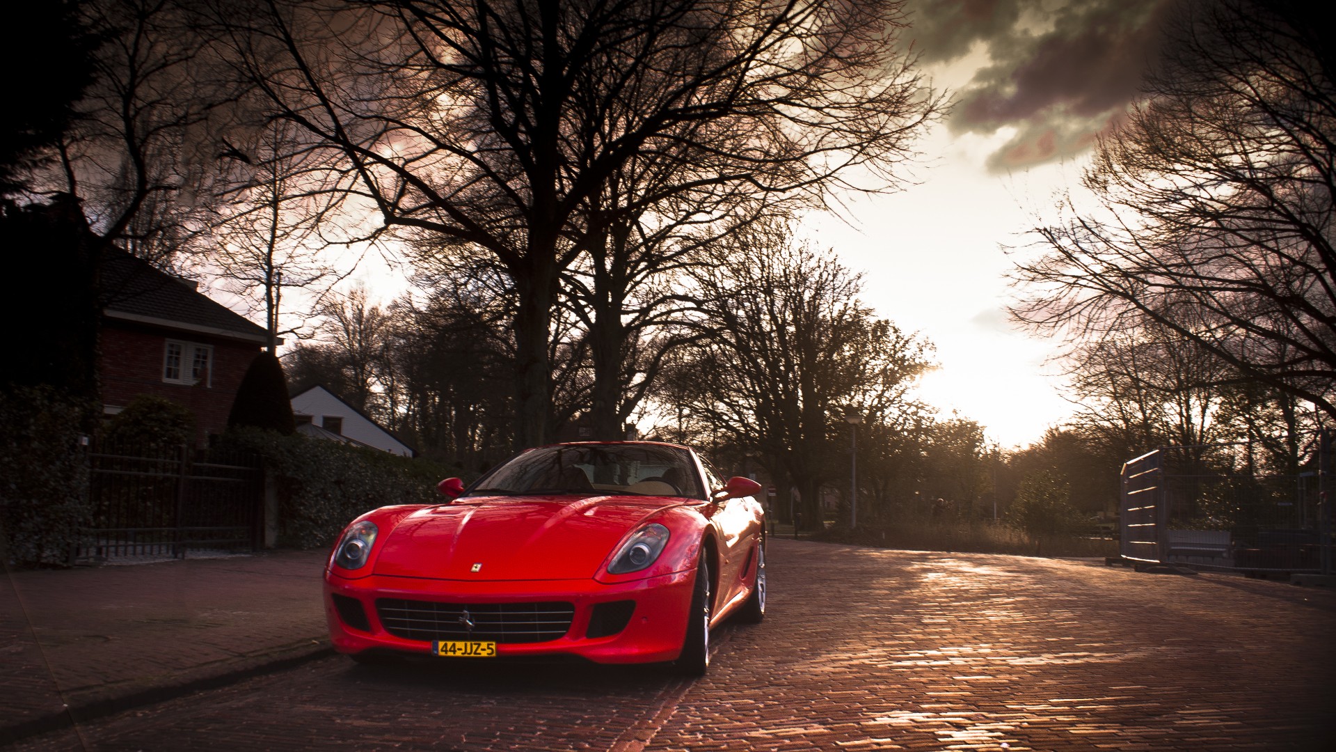 法拉利599 红色 街道 壁纸_高清汽车壁纸