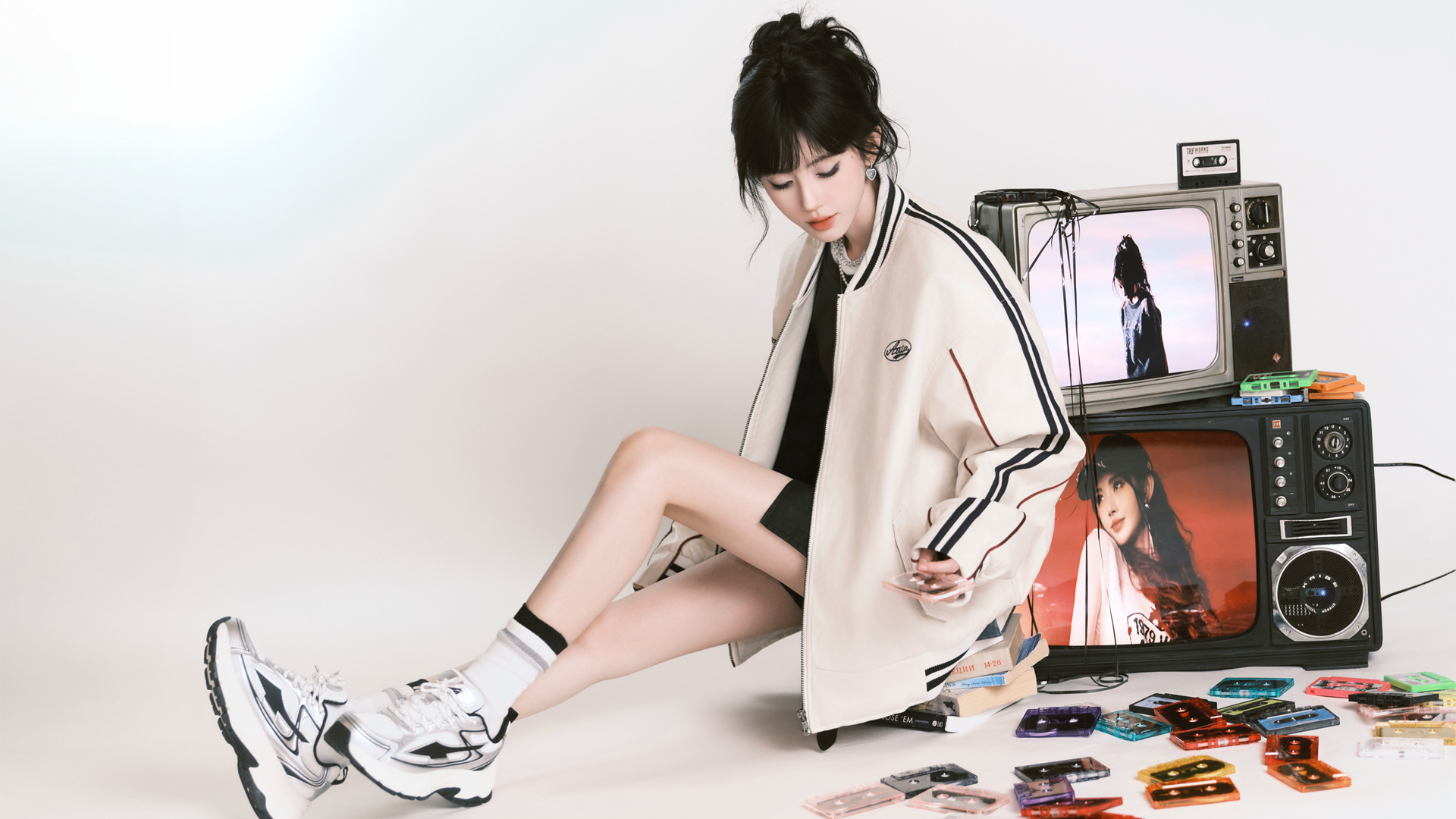鞠婧祎 复古风 电视机 美女壁纸_高清美女壁纸