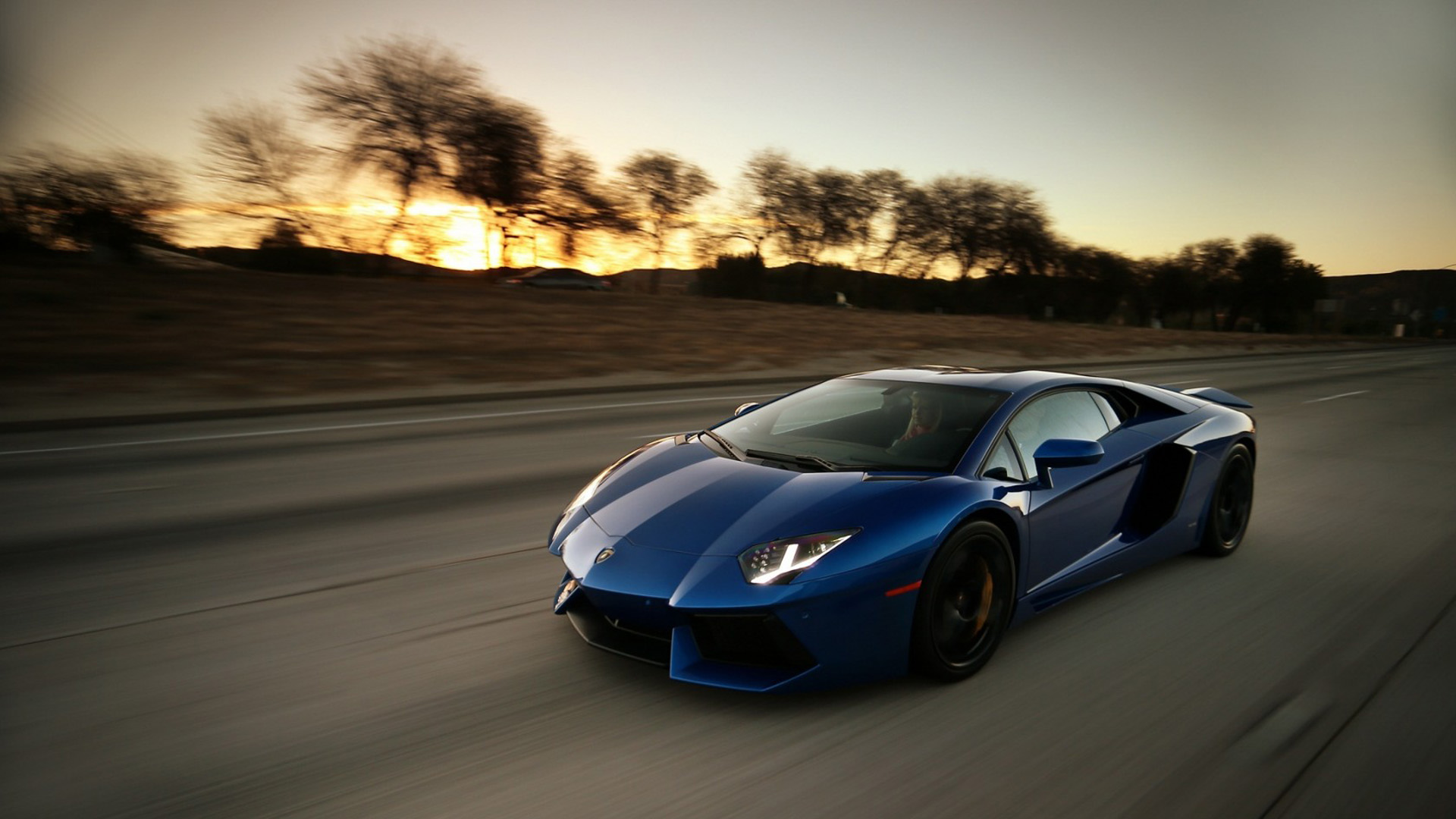 蓝色兰博基尼电脑桌面汽车壁纸_高清汽车壁纸