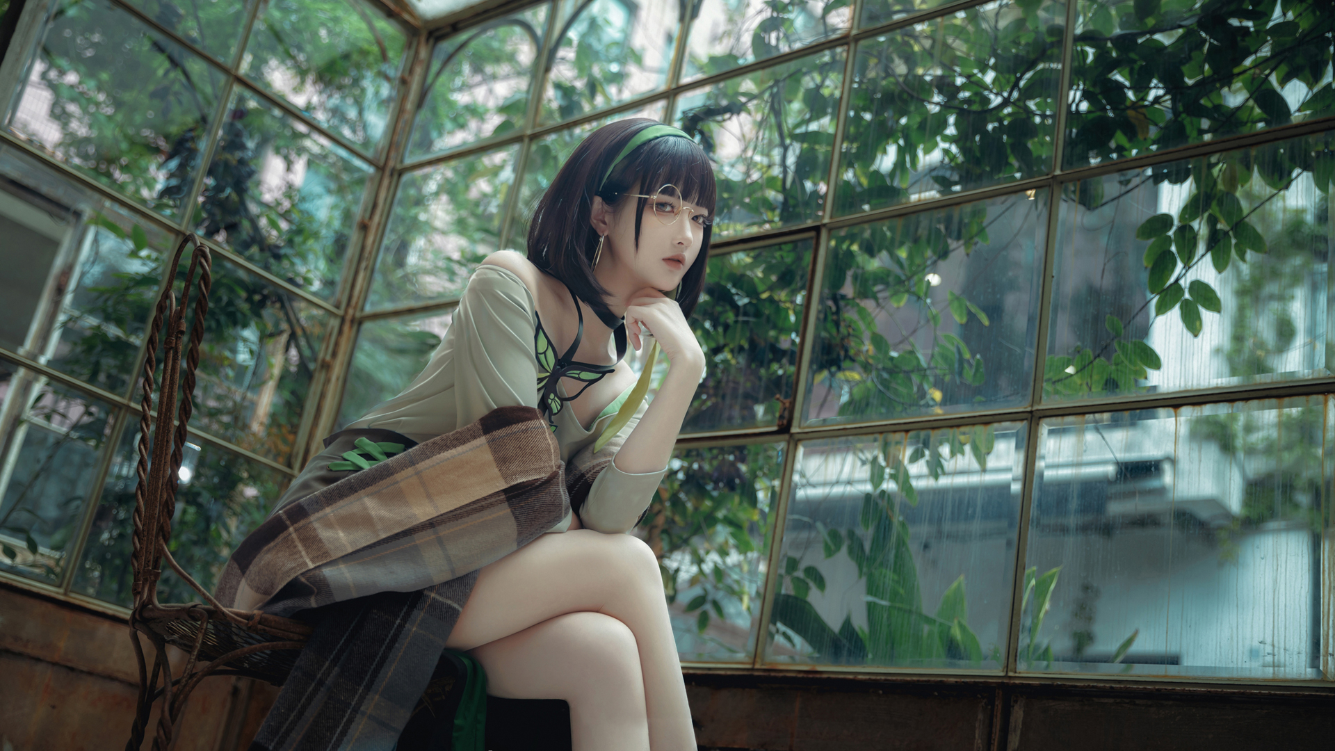 花园里的气质美女动漫壁纸_高清动漫壁纸