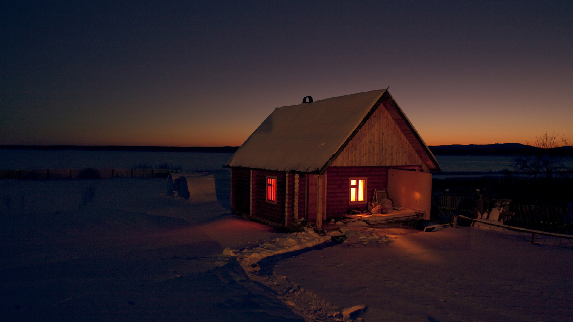 冬日小屋雪景电脑桌面壁纸分享