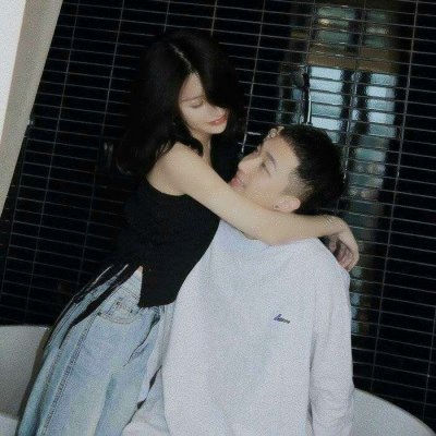 18张高清甜蜜拥抱情侣头像 浪漫氛围感拉满的情头合集