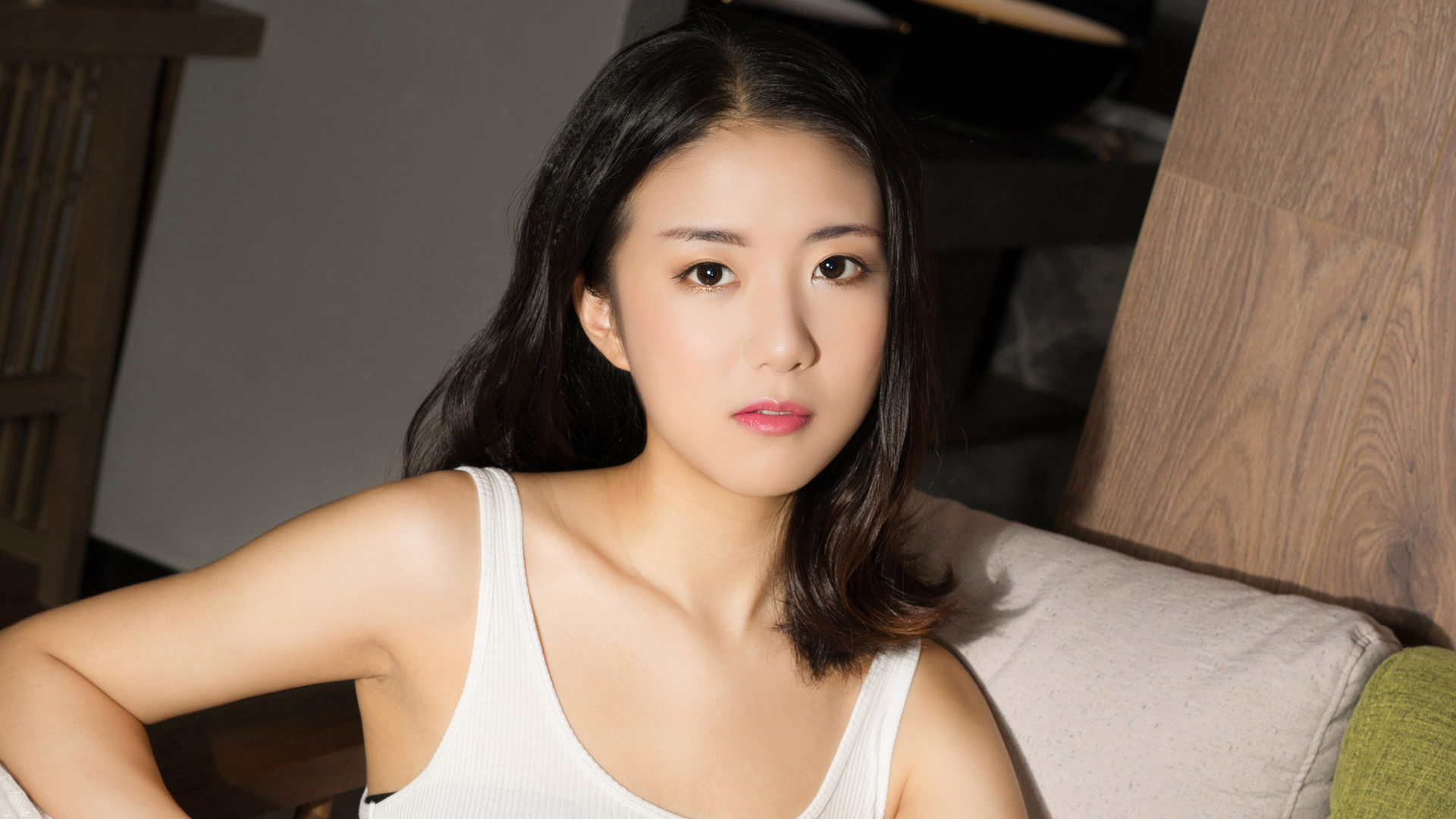 居家养眼美女宁宁电脑桌面高清壁纸分享