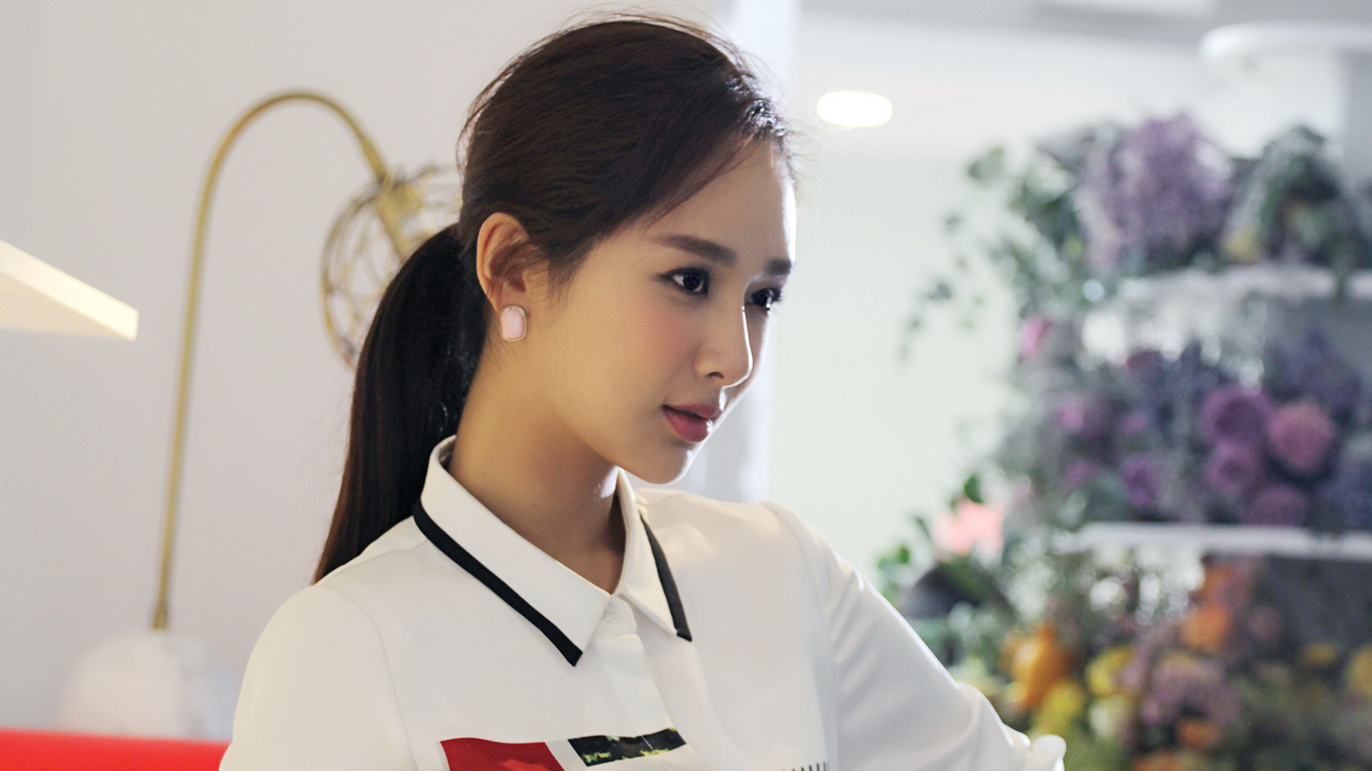 杨紫马尾辫电脑桌面高清壁纸分享