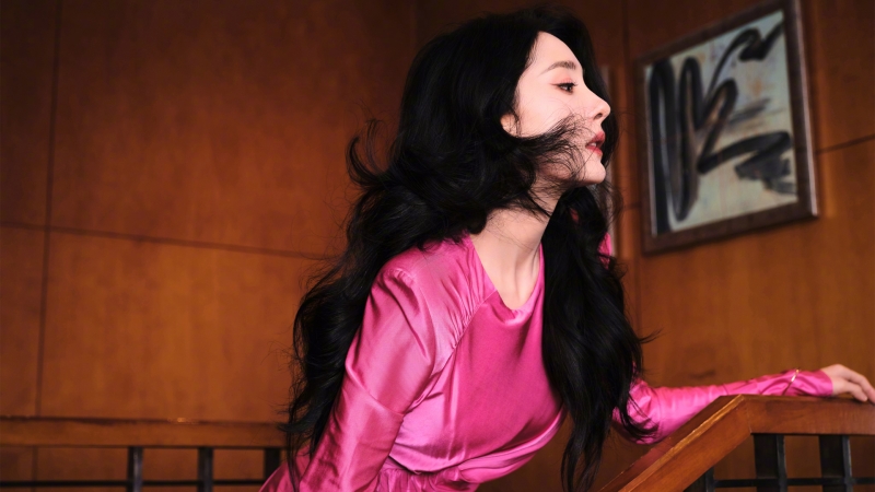 杨幂粉色裙子侧脸高清电脑壁纸上新 多款分辨率可选
