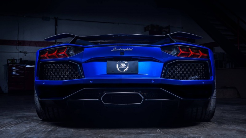 蓝色兰博基尼Aventador LP700-4后车视角壁纸 高清电脑桌面可用