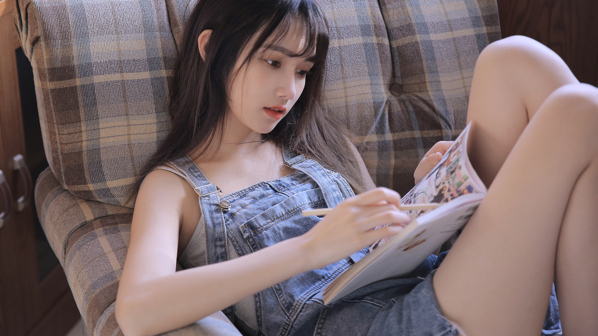 宋昕冉背带牛仔裤造型高清壁纸分享