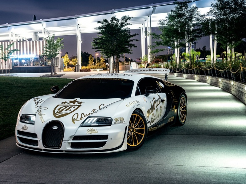 城市夜晚弧形车道上的布加迪威龙 高清汽车壁纸分享