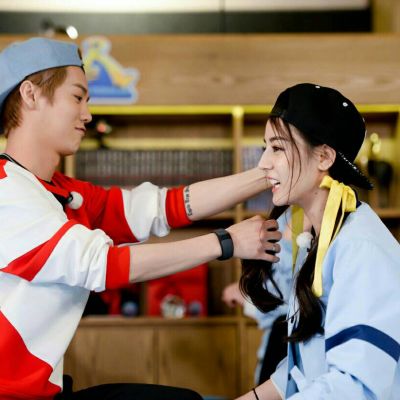 鹿晗迪丽热巴CP情侣头像合集 共14组明星头像素材