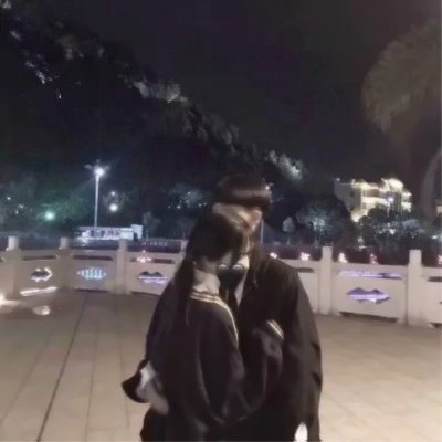 16张不露脸双人情侣头像 高清个性款直接存