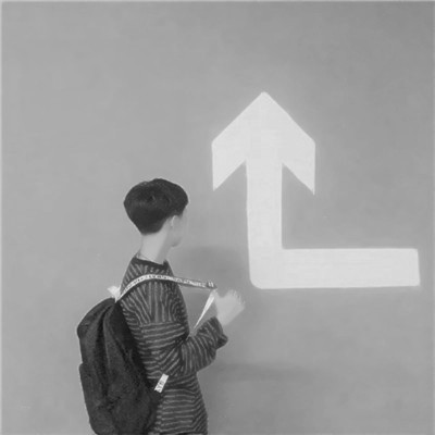 24张高清黑白背影情侣头像 一左一右超适配