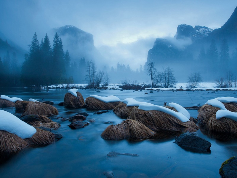 带雪的山水奇石风景 适配电脑的高清动漫风壁纸