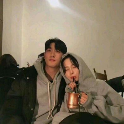 16组高清真人情侣头像 一左一右甜到齁