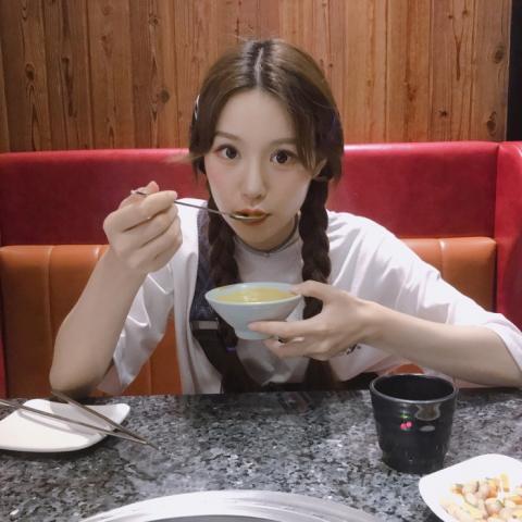 24张冷酷帅气的分开版情侣头像 一男一女高清款