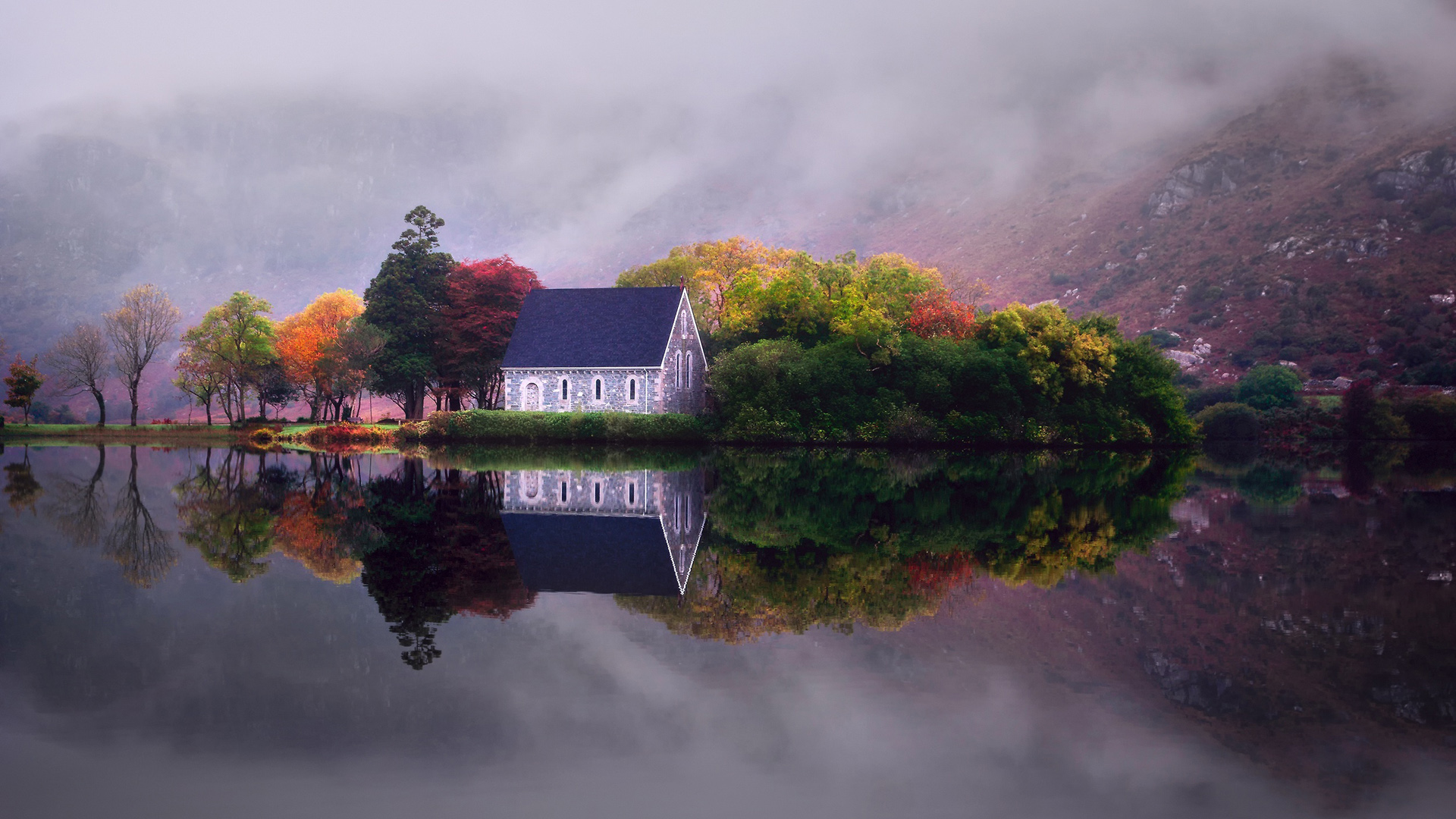 秋日山湖雾景动漫壁纸！氛围感拉满的电脑桌面图
