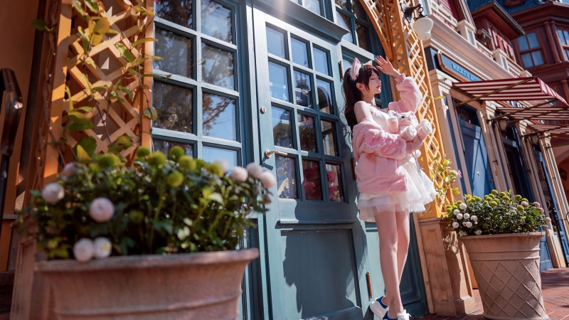 带兽耳和粉色小熊的阳光美女壁纸 高清无套路分享