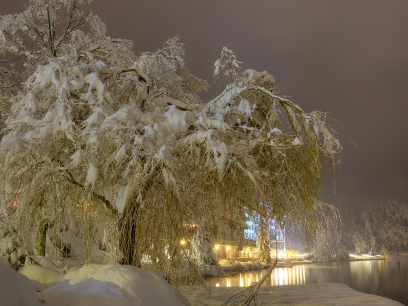 冬日夜晚雪河流雪堆 高清电脑动漫风景壁纸