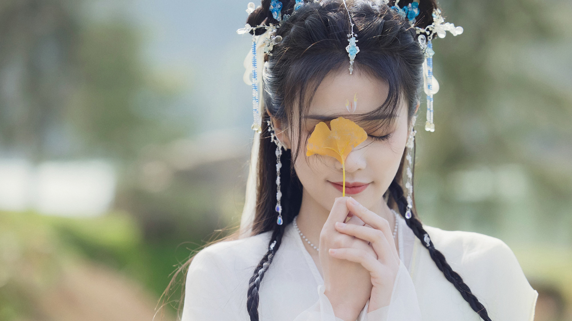 《长月烬明》白鹿古装剧照 多款高清壁纸免费下载