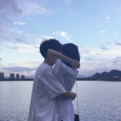 18张高清甜蜜拥抱情侣头像 浪漫氛围感拉满的情头合集