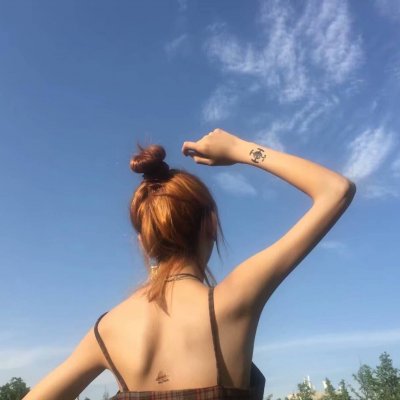 18张高清意境款！一男一女分开的情侣头像合集