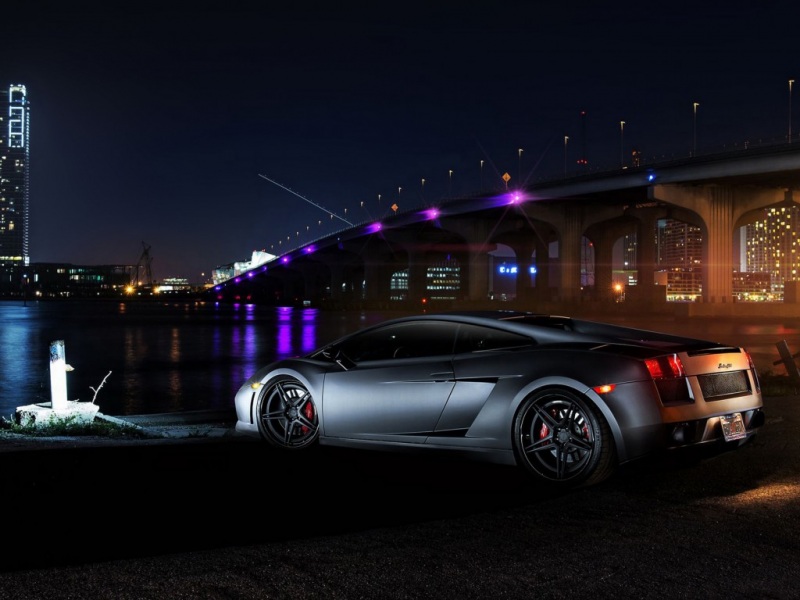 深夜城市桥下的兰博基尼 电脑桌面高清壁纸分享