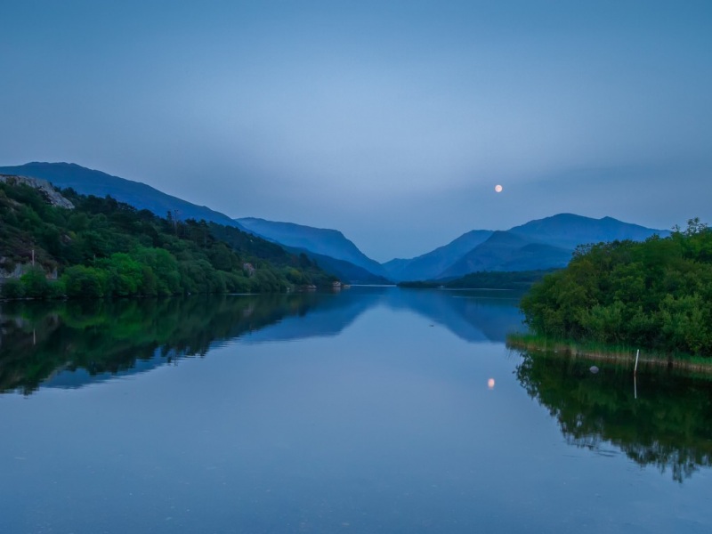 英国威尔士湖风景电脑桌面动漫壁纸来啦
