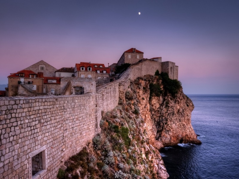 日落海边城市的动漫风电脑桌面壁纸