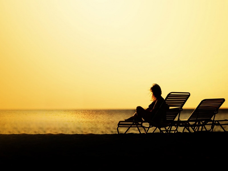 看海的女生桌面高清壁纸分享