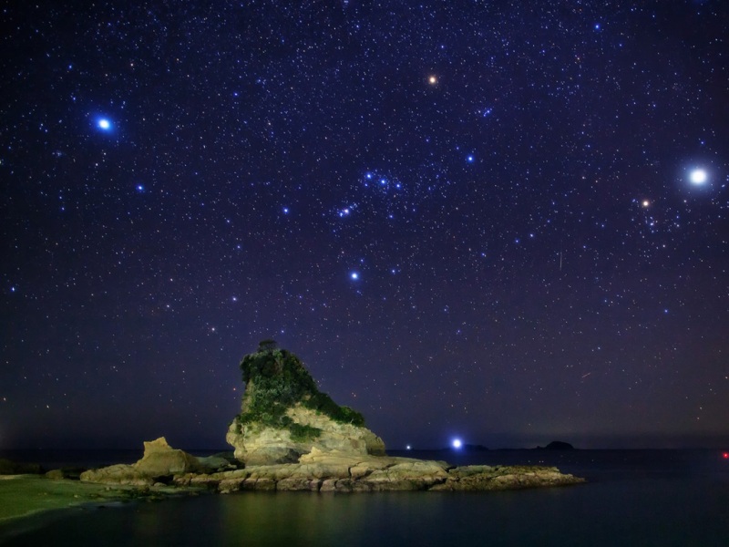 绝美海上星空夜景壁纸 适配多款电脑屏幕尺寸