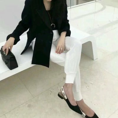 不露脸也甜！12张高清个性身体部位情侣头像