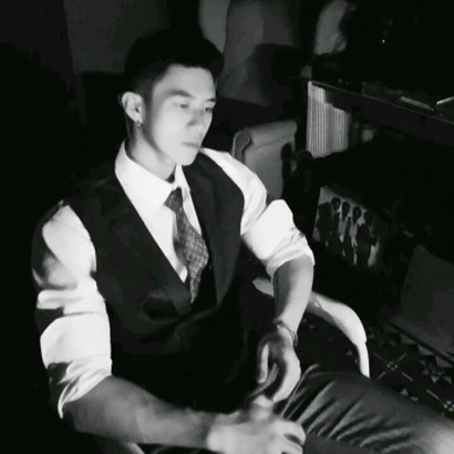 最新黑白情侣头像来啦！一男一女高清款共10张