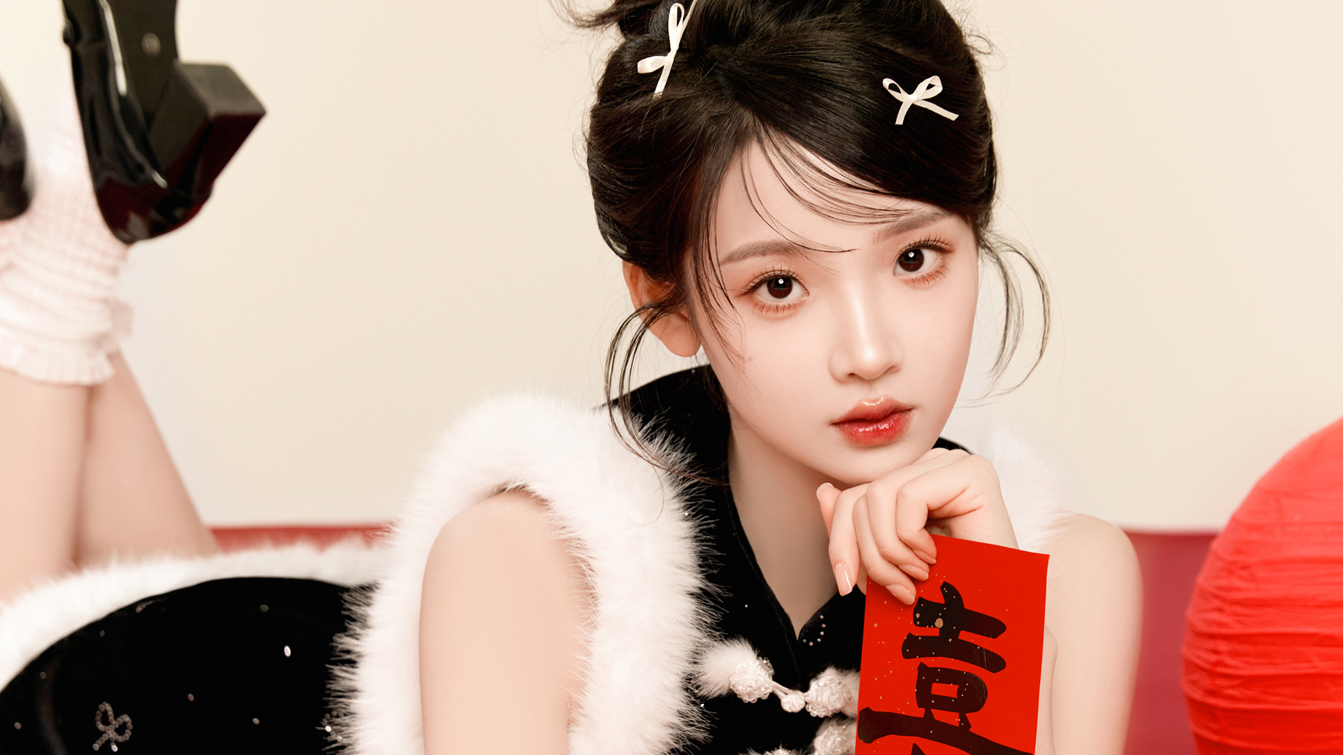 新年氛围感壁纸来啦！张淼怡新年可爱造型高清壁纸合集