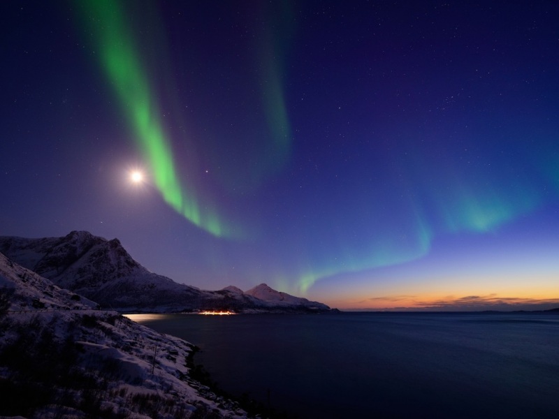 挪威夜晚山脉北极光 高清电脑风景壁纸推荐