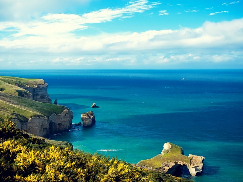 这款带天空海洋的动漫风景壁纸太适合当电脑桌面了