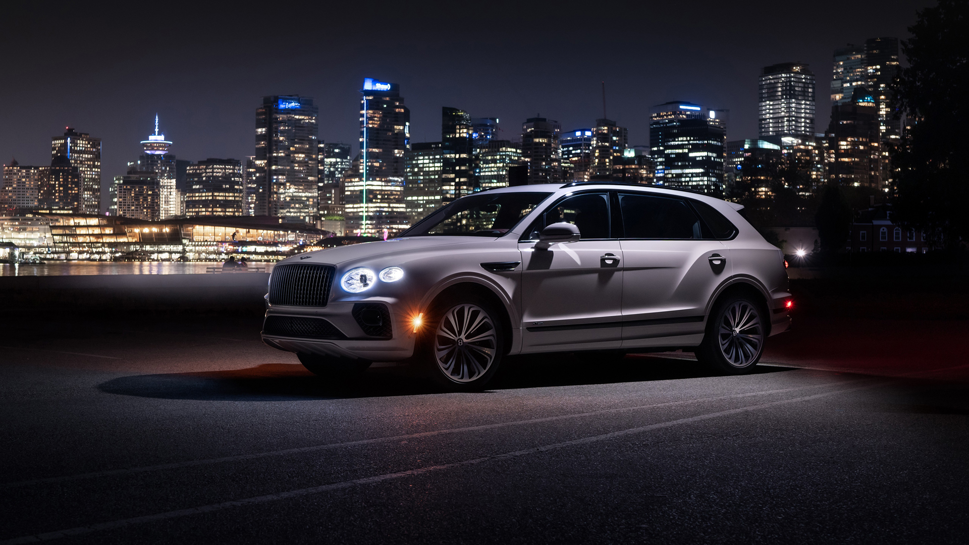 宾利Bentayga EWB Azure豪华车高清电脑壁纸分享