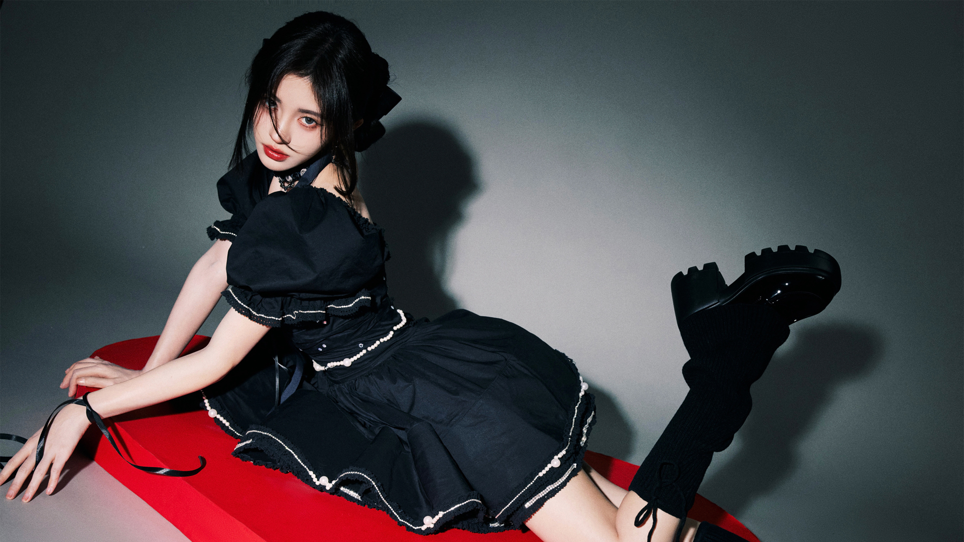 鞠婧祎黑色裙造型亮相王者荣耀共创之夜 高清壁纸免费下