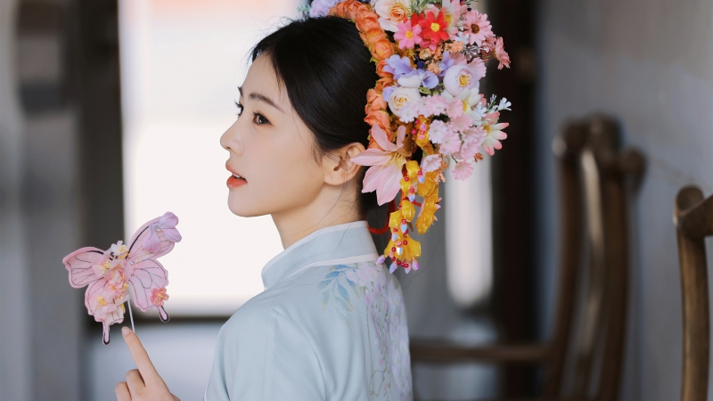 白鹿古风回头侧脸造型 适配电脑的高清美女动漫壁纸