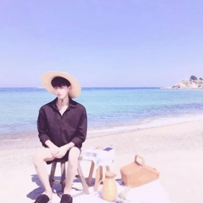 18张高清好看的一男一女唯美微信情侣头像