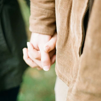 30张超甜情侣牵手头像合集 氛围感拉满的唯美手牵手情头