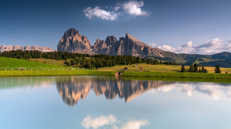 秋日静谧山水倒影 适配电脑的高清风景壁纸