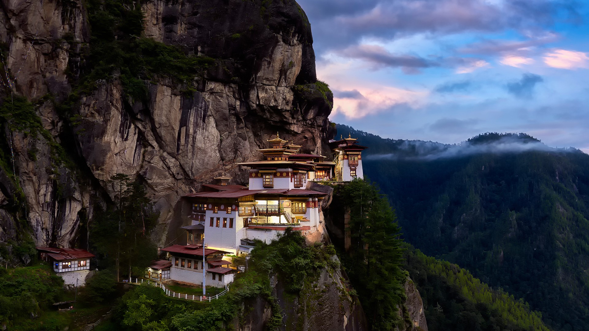 虎穴寺风光电脑壁纸！带龙的气息的寺院山景壁纸
