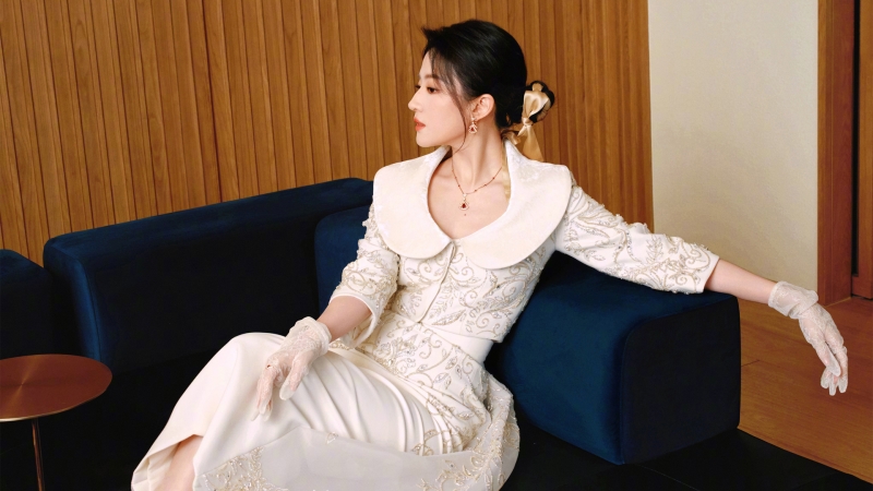 刘亦菲白色长裙侧脸电脑壁纸 高清桌面壁纸分享