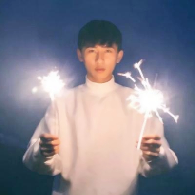 微信情侣头像唯美一对两张 盼长伴永无分别时刻