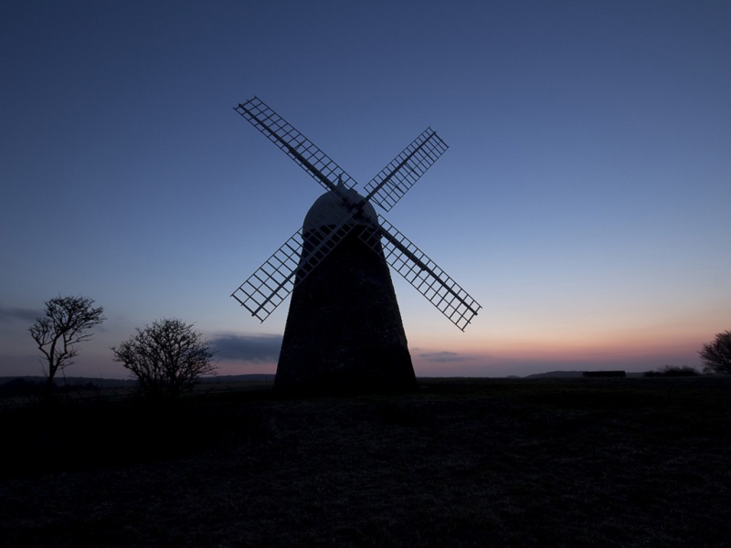夜晚农场风车磨房风景动漫电脑壁纸