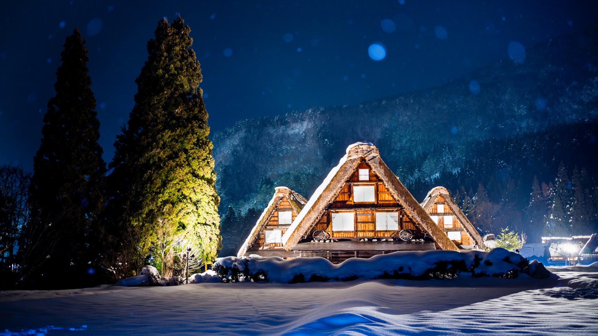 深夜雪中山林灯火 超清电脑桌面动漫风景壁纸