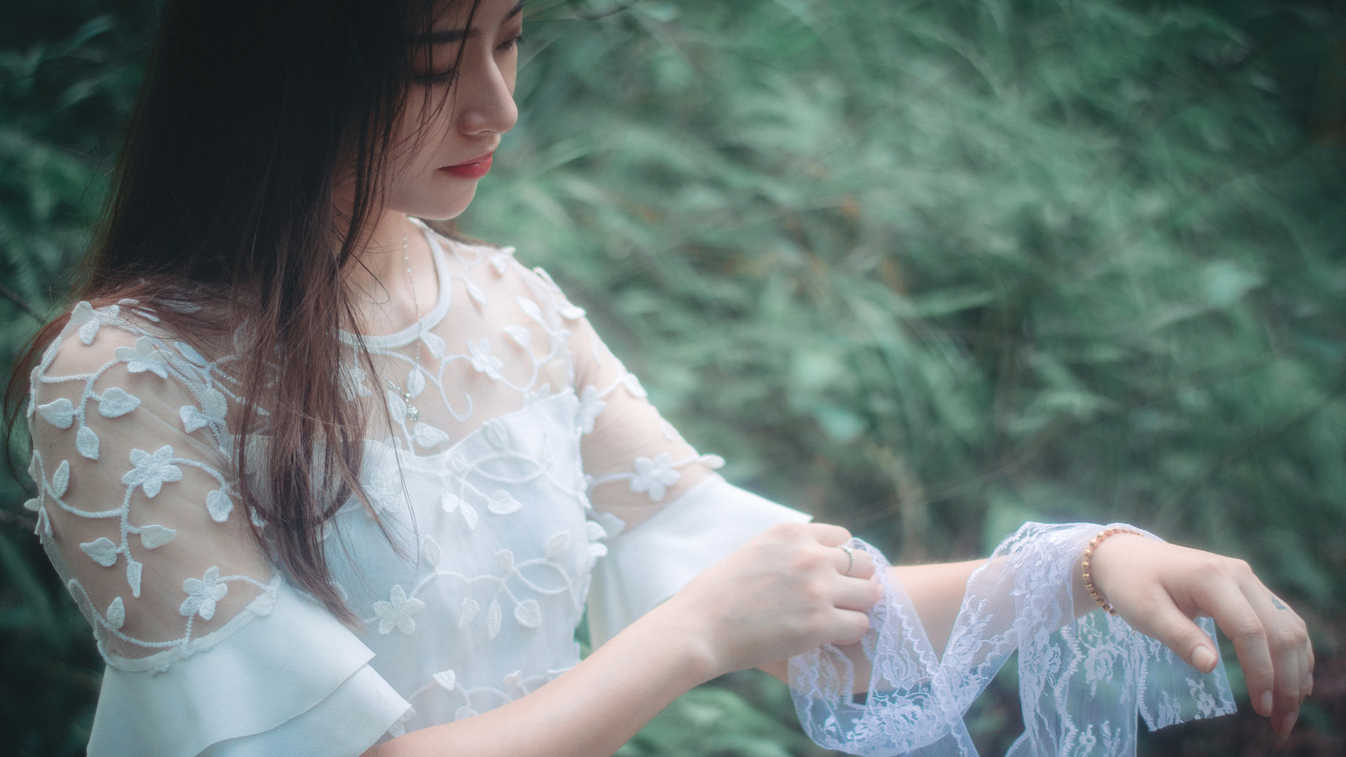 穿白婚纱的美女摄影壁纸 适合当电脑桌面的高清图