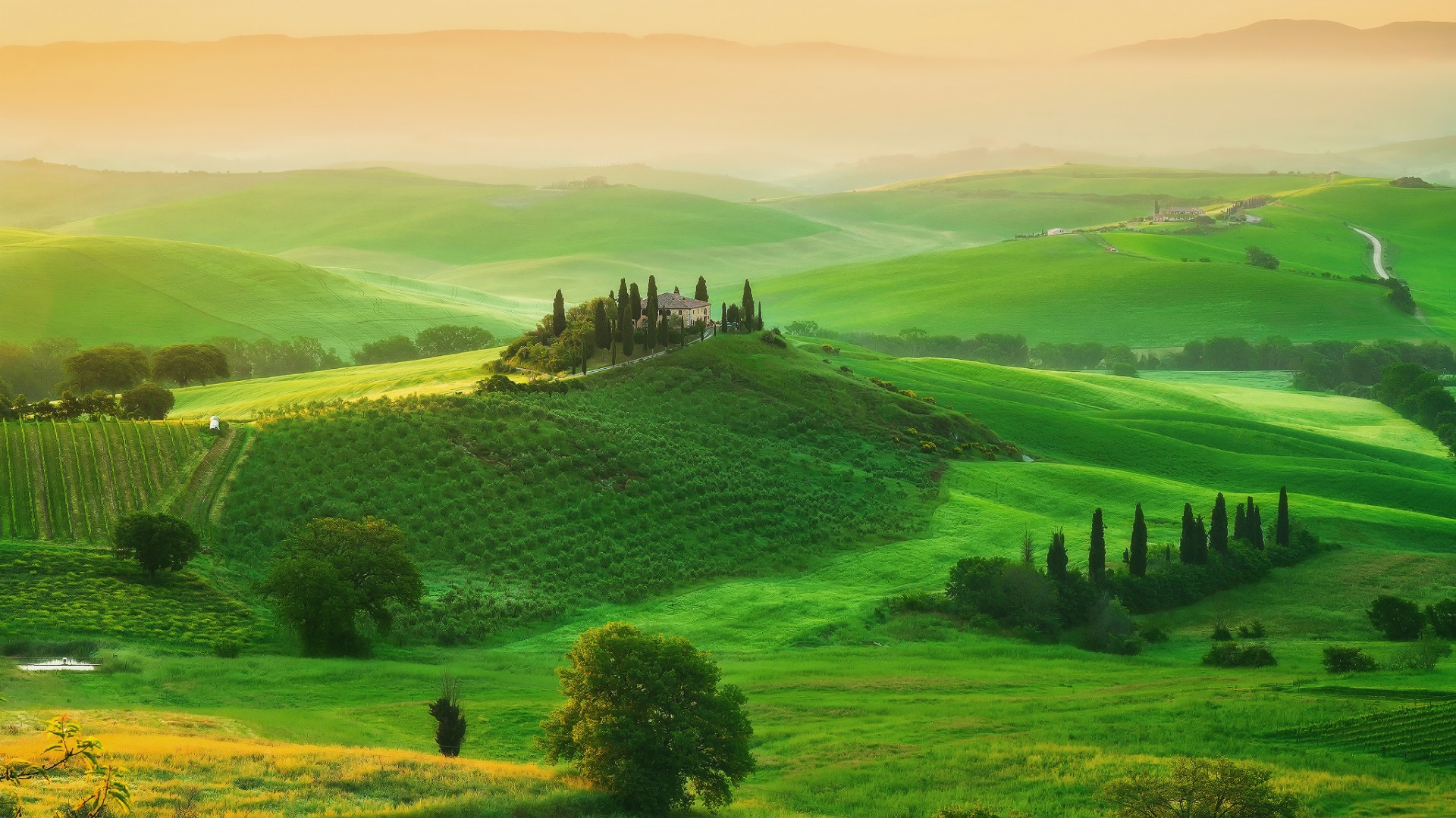 托斯卡纳春日田野风光 多款尺寸电脑桌面壁纸免费下载