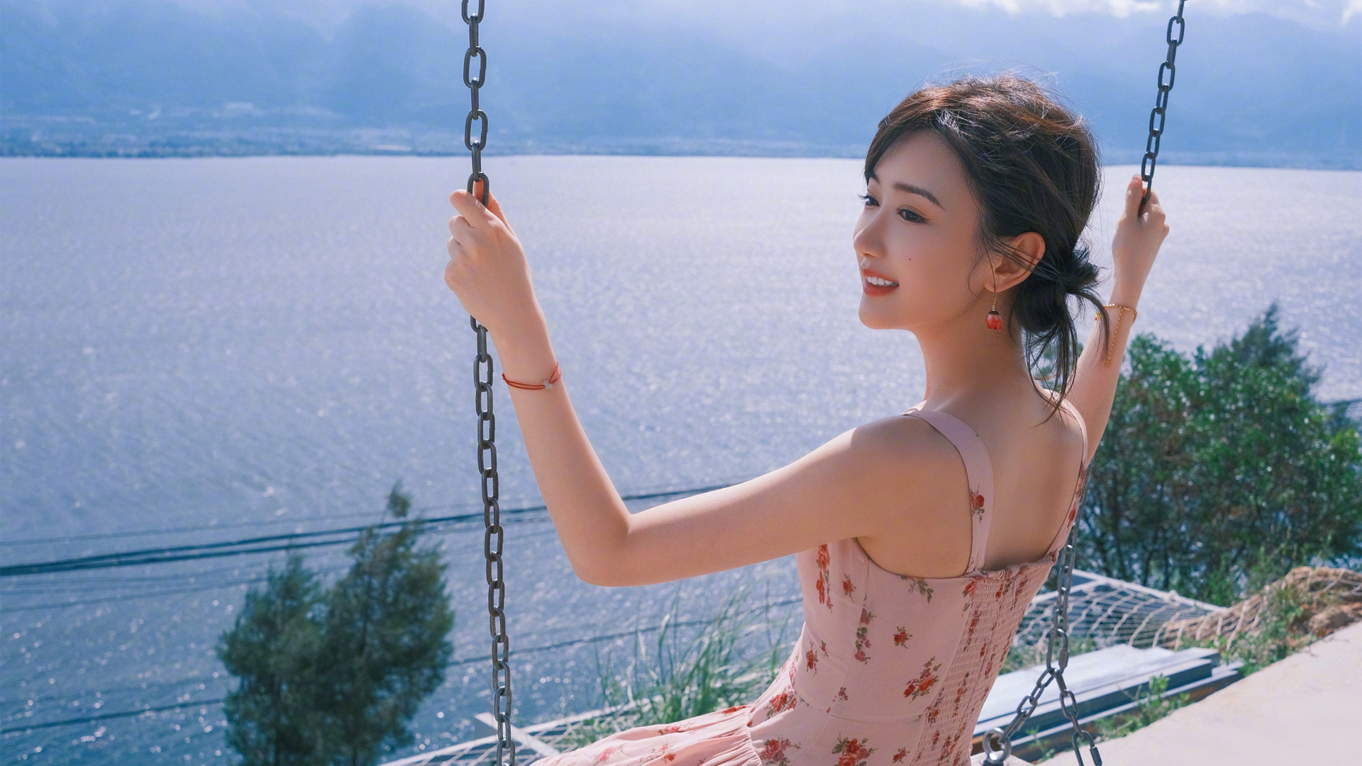 毛晓彤微笑粉裙高清壁纸分享