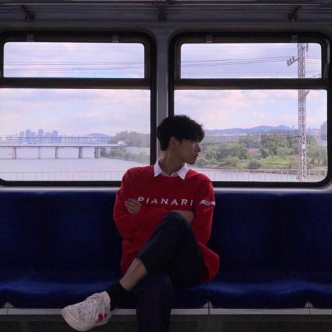 18组高清唯美背影情侣头像，一男一女一人一张